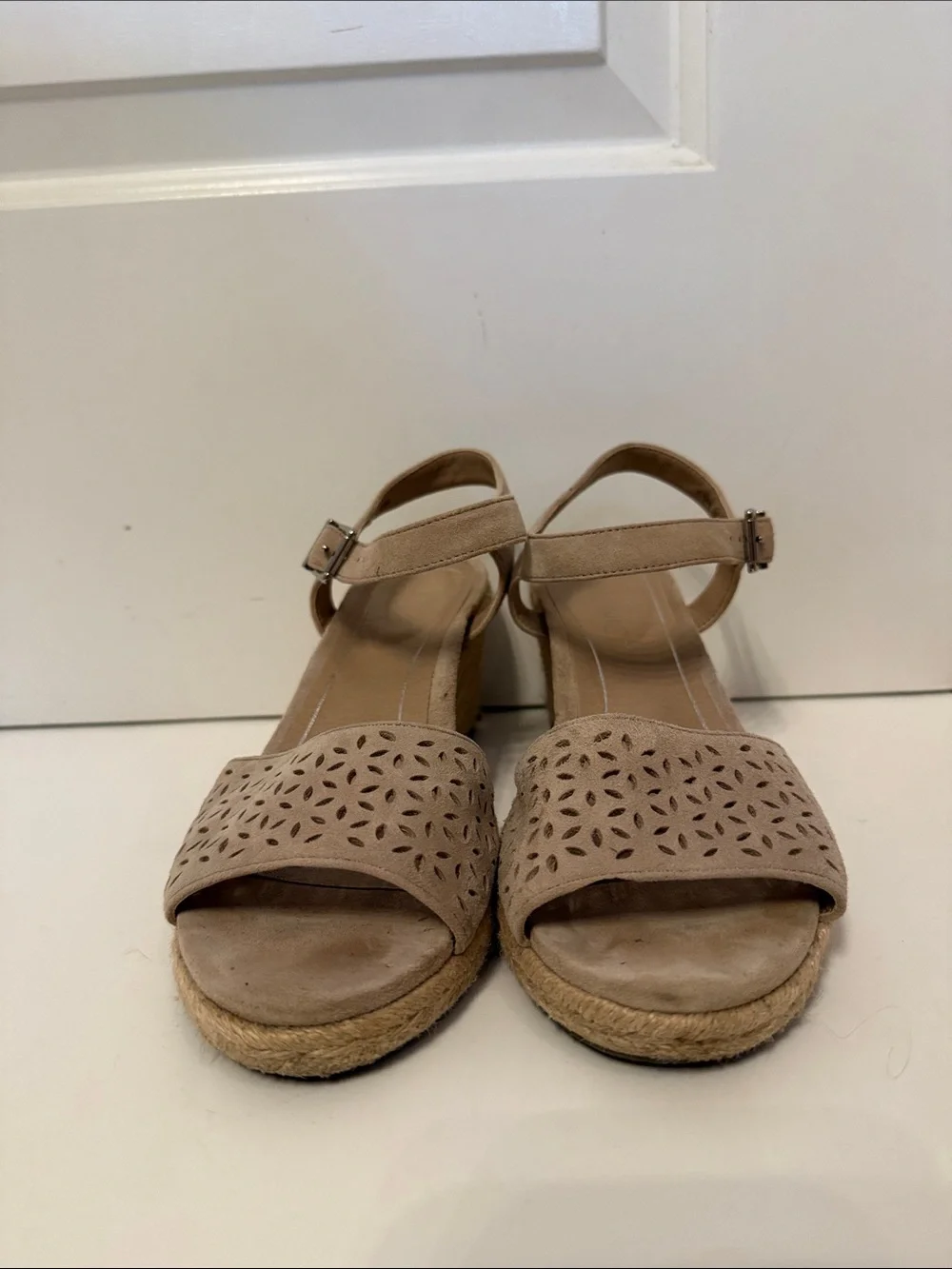 VIONIC SHOES SANDALS WEDGE STRAPS BUCKLES TAN SUEDE SIZE 7.5